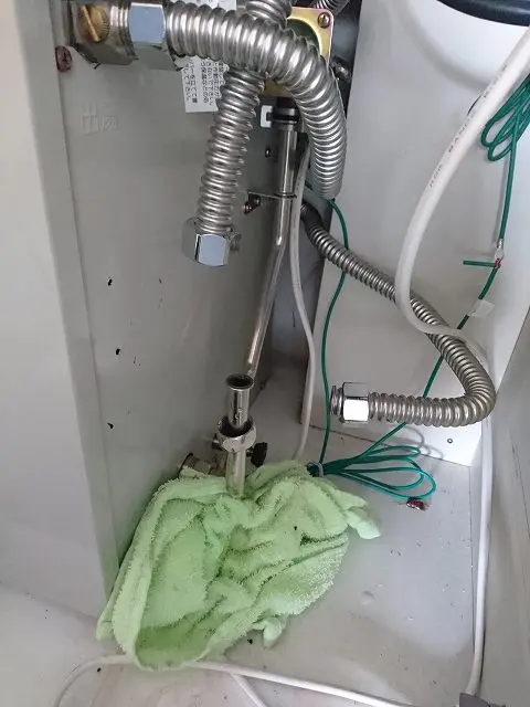ミニキッチン小型電気温水器減圧弁取替 | 石黒工業所
