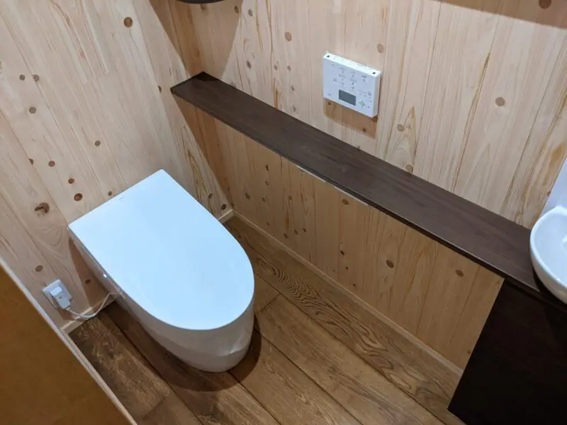 陶器製　和風便器 LIXIL ビジネス情報｜画像提供サービス｜商品分類から探す｜和風便器